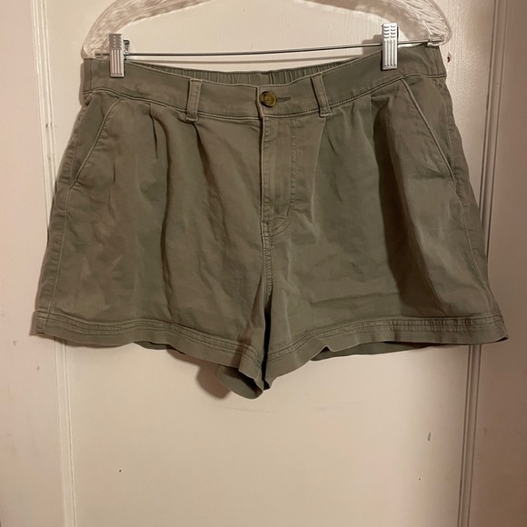 Green paper bag shorts - Picture 7 of 7